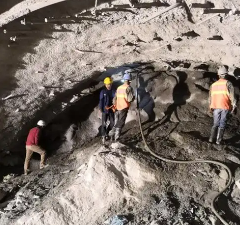 天等拱顶带模注浆料的施工流程及注意事项